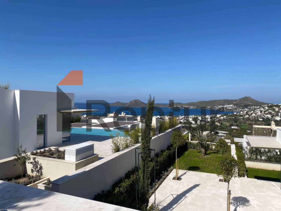 Modern villas with contemporary design overlooking the marina in Yalikavak