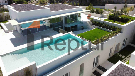 Modern villas with contemporary design overlooking the marina in Yalikavak