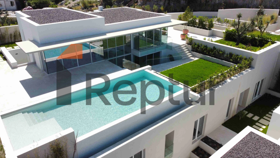 Modern villas with contemporary design overlooking the marina in Yalikavak