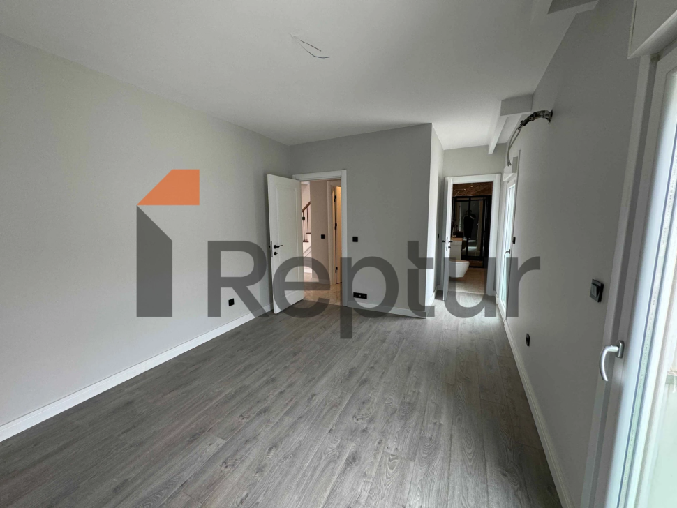Dublex 4+2 apartment for sale from owner in Kadikoy district