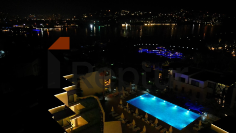 Luxury residences on the first coastline.