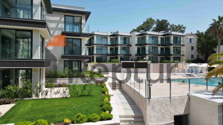 Luxury residences on the first coastline.