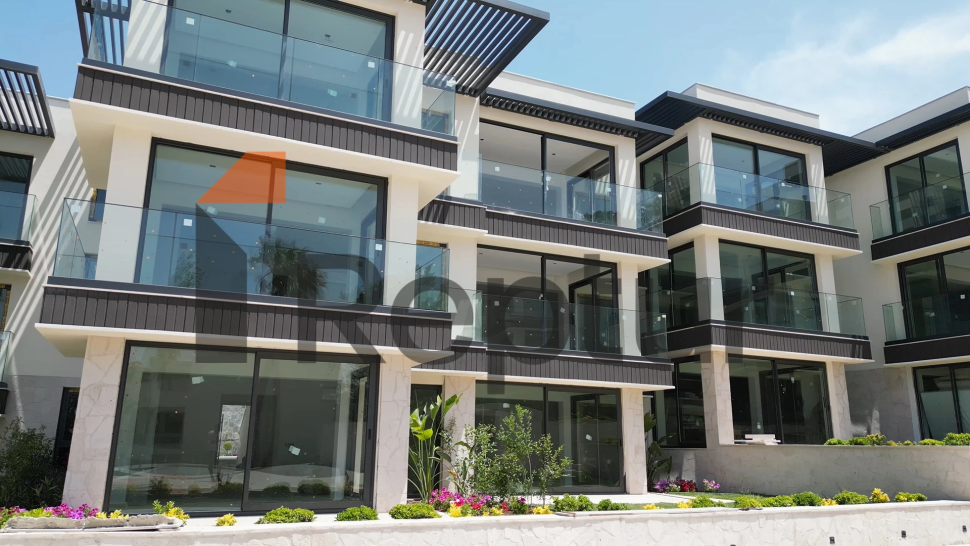 Luxury residences on the first coastline.