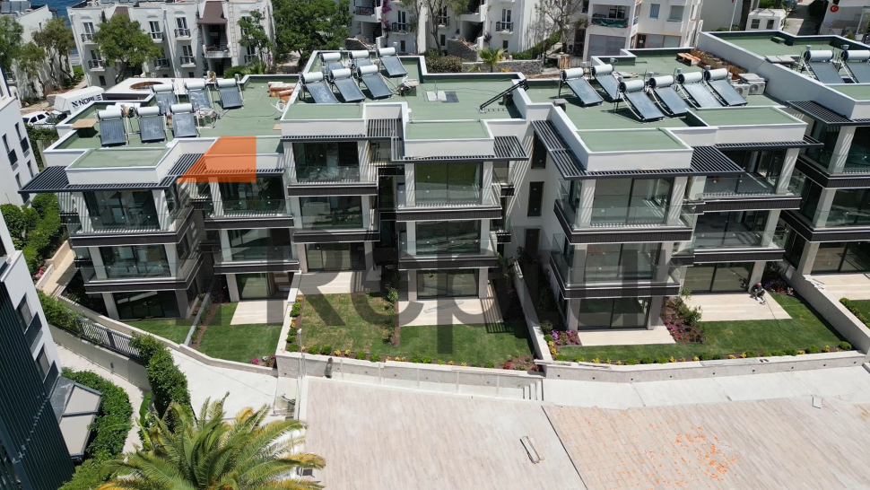 Luxury residences on the first coastline.