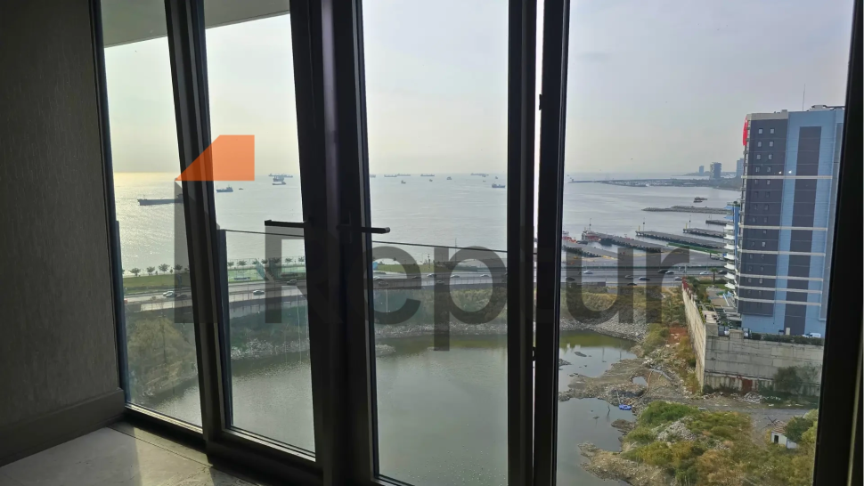 Luxury 3+1 apartment in a modern complex with panoramic views of the Marmara Sea and green areas in the historical center of Istanbul