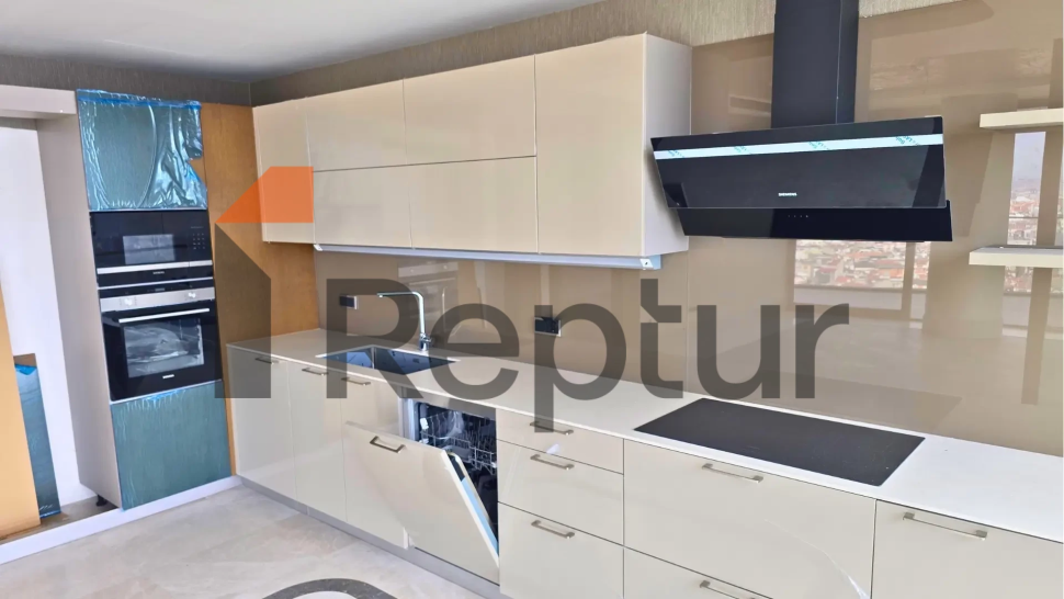 Buy an apartment in Istanbul 3.5+1 with a sea view in the historical center of Istanbul