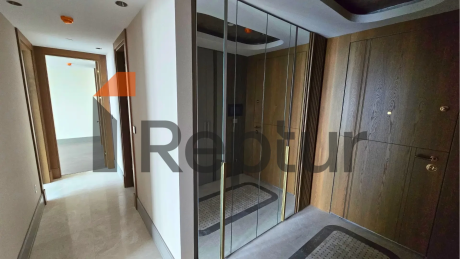 Luxury 3+1 apartment in a modern complex with panoramic views of the Marmara Sea and green areas in the historical center of Istanbul