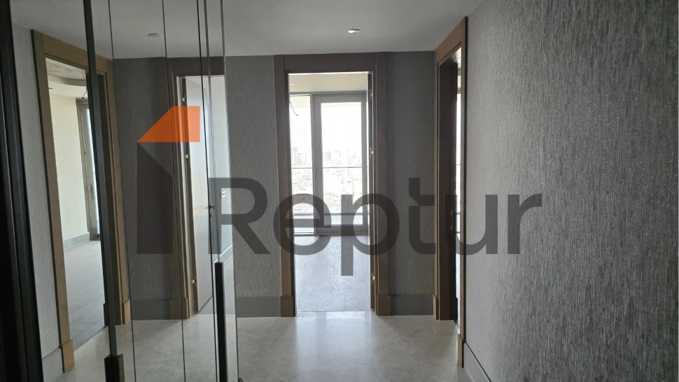 Buy an apartment in Istanbul 3.5+1 with a sea view in the historical center of Istanbul