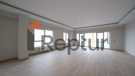 Spacious 3+1 apartment in Kartal area with panoramic sea view