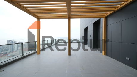 Spacious 3+1 apartment in Kartal area with panoramic sea view