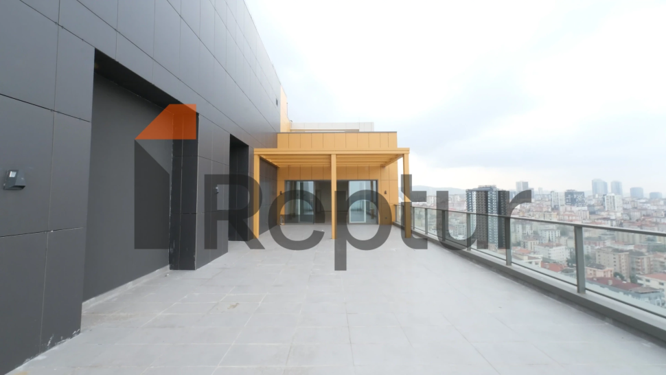 Spacious 3+1 apartment in Kartal area with panoramic sea view