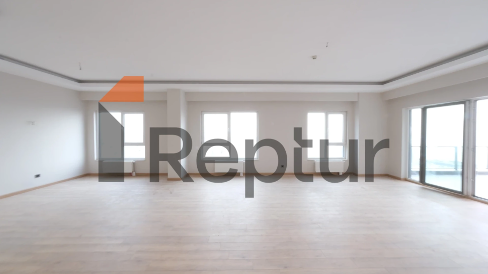 Spacious 3+1 apartment in Kartal area with panoramic sea view