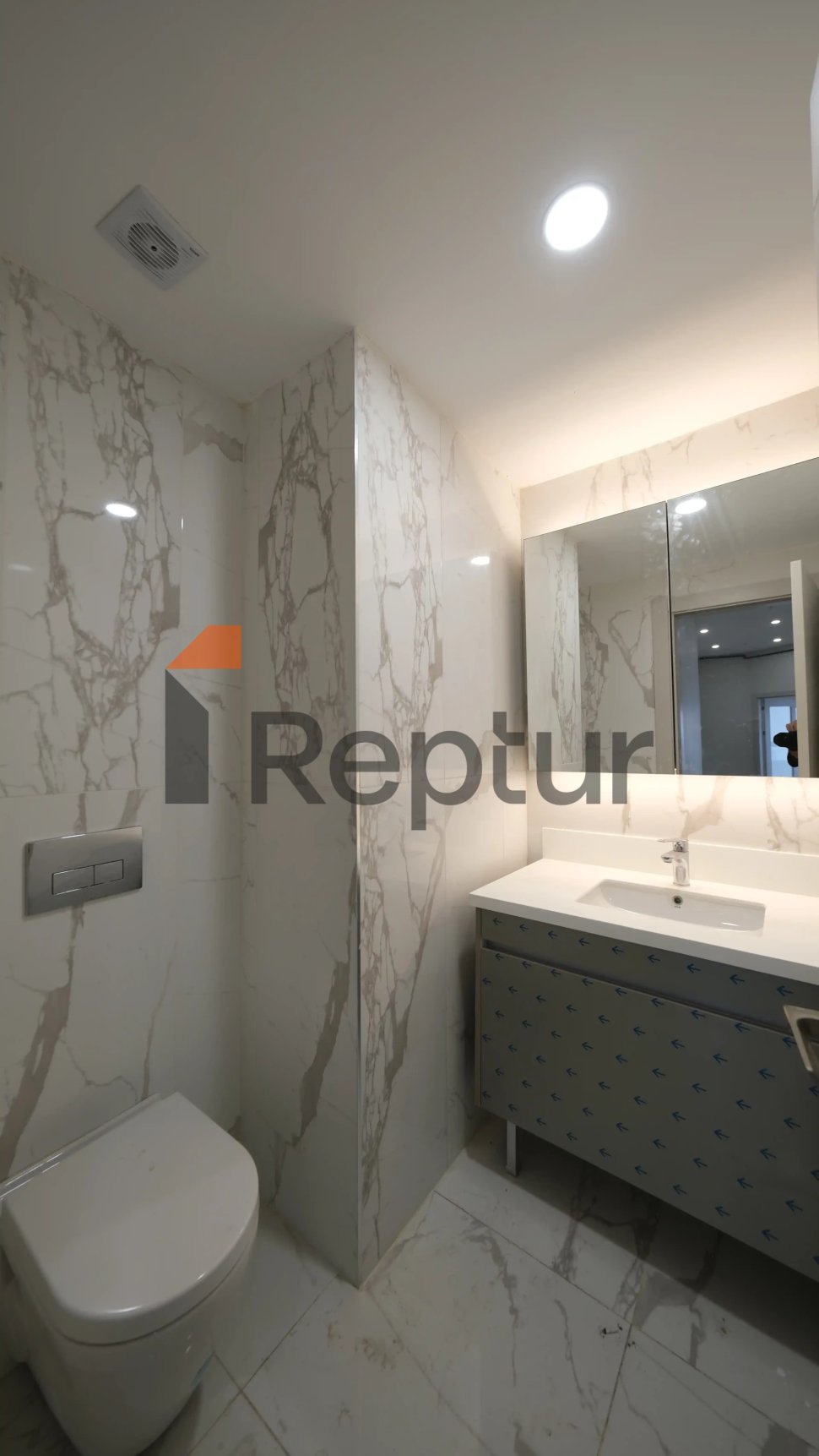 Spacious 3+1 apartment in Kartal area with panoramic sea view