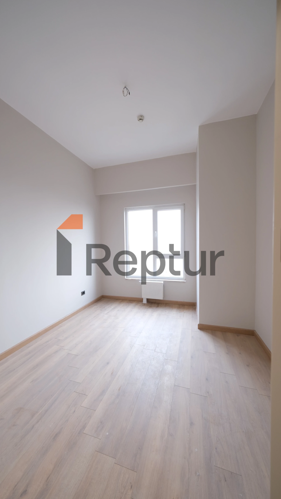 Spacious 3+1 apartment in Kartal area with panoramic sea view