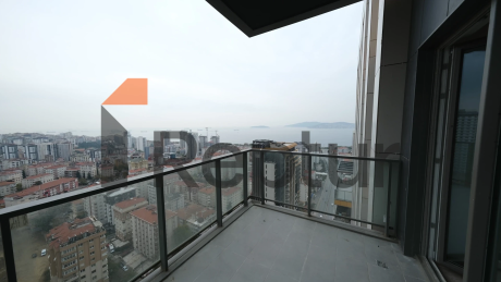 Spacious 3+1 apartment in Kartal area with panoramic sea view