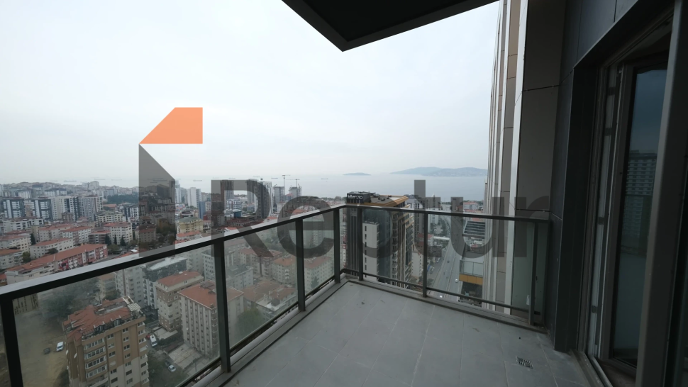 Spacious 3+1 apartment in Kartal area with panoramic sea view