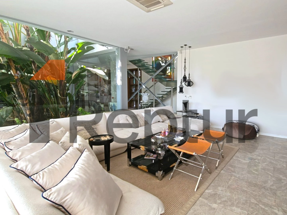 THREE-STOREY PRIVATE HOUSE WITH PANORAMIC SEA VIEW