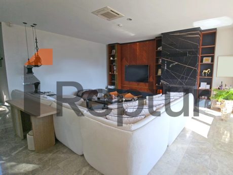 THREE-STOREY PRIVATE HOUSE WITH PANORAMIC SEA VIEW