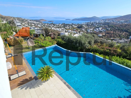 THREE-STOREY PRIVATE HOUSE WITH PANORAMIC SEA VIEW