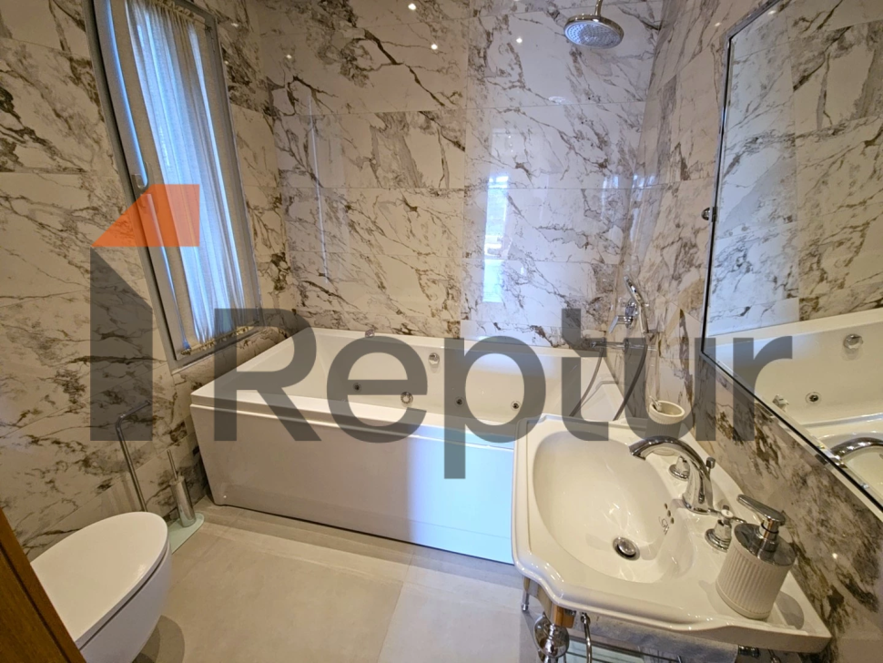 THREE-STOREY PRIVATE HOUSE WITH PANORAMIC SEA VIEW