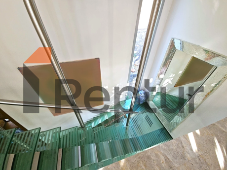 THREE-STOREY PRIVATE HOUSE WITH PANORAMIC SEA VIEW