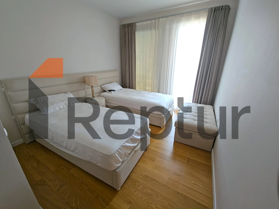 THREE-STOREY PRIVATE HOUSE WITH PANORAMIC SEA VIEW