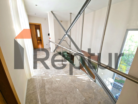 THREE-STOREY PRIVATE HOUSE WITH PANORAMIC SEA VIEW