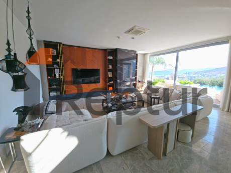 THREE-STOREY PRIVATE HOUSE WITH PANORAMIC SEA VIEW