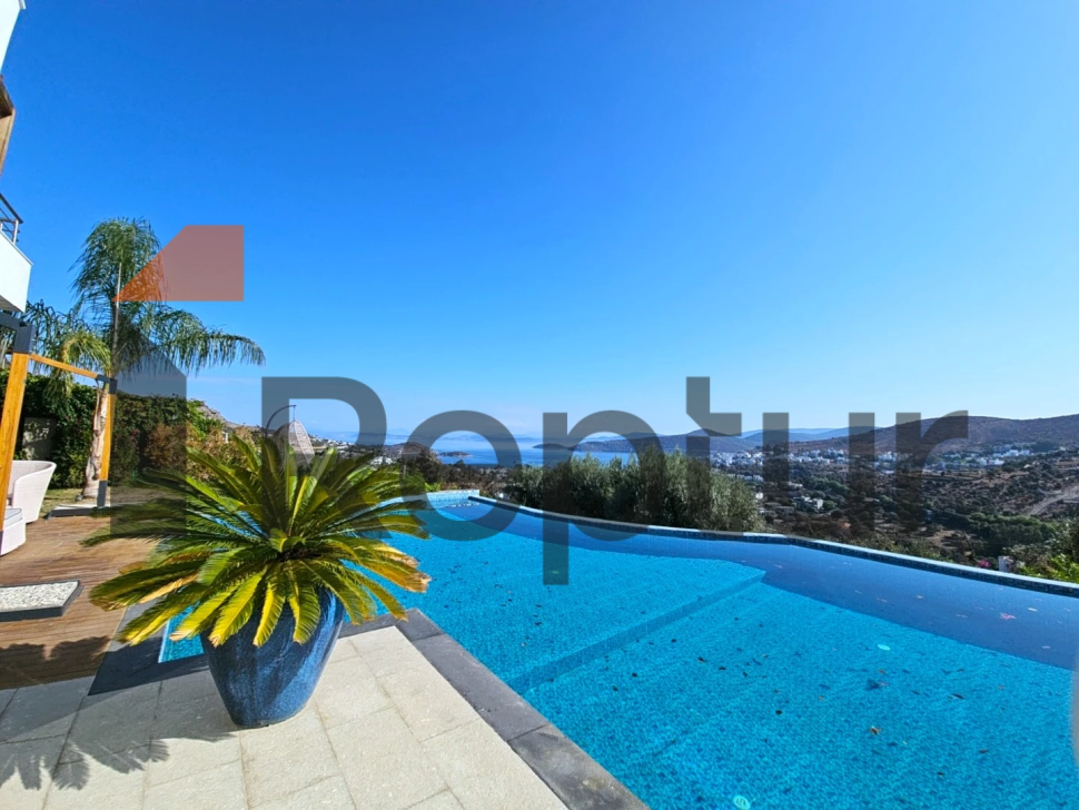 THREE-STOREY PRIVATE HOUSE WITH PANORAMIC SEA VIEW