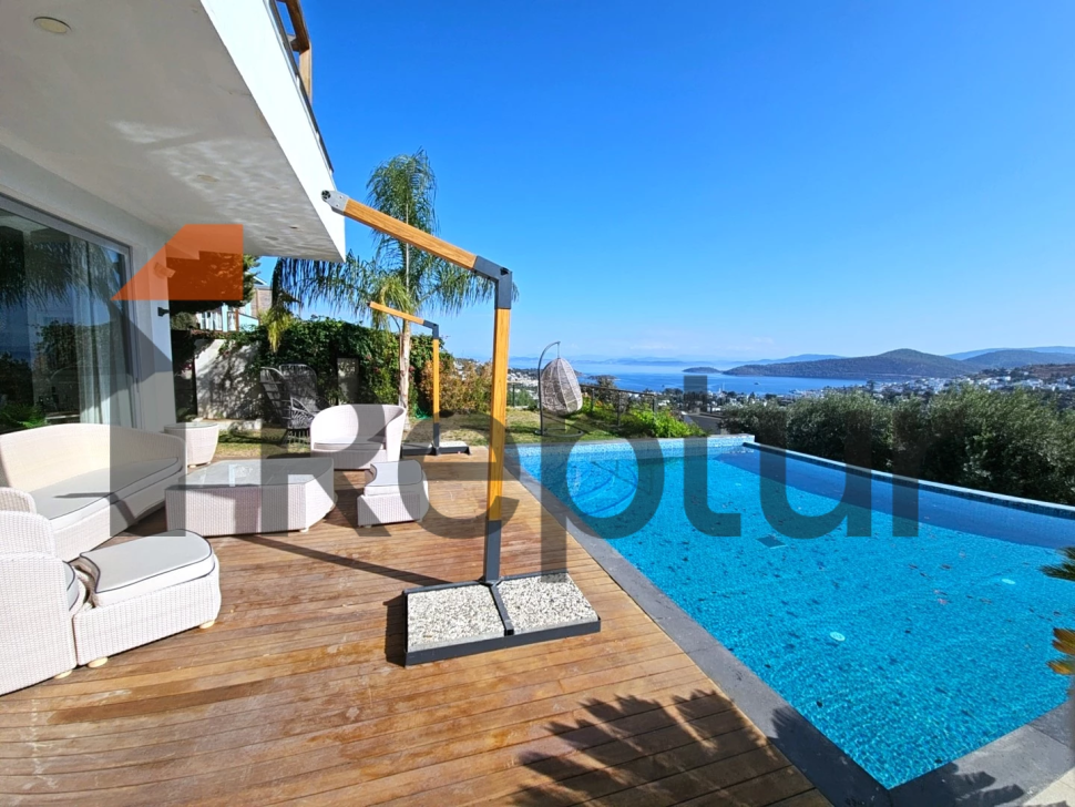 THREE-STOREY PRIVATE HOUSE WITH PANORAMIC SEA VIEW