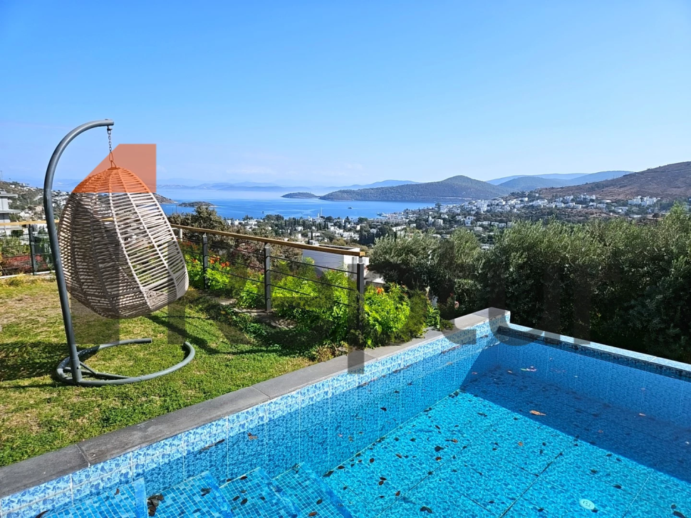 THREE-STOREY PRIVATE HOUSE WITH PANORAMIC SEA VIEW