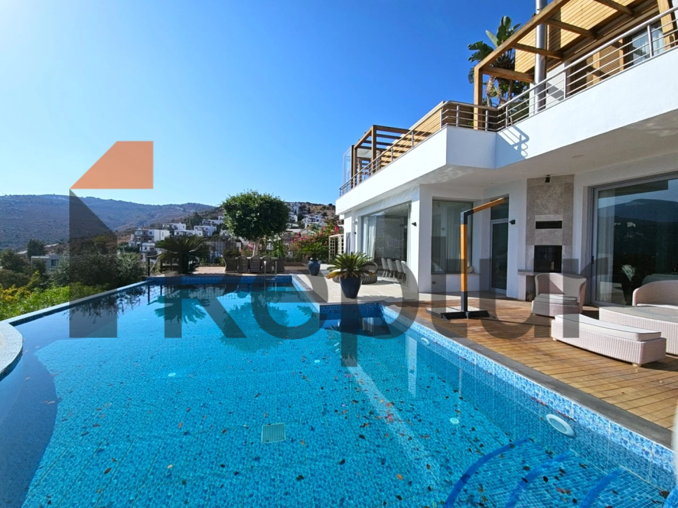 THREE-STOREY PRIVATE HOUSE WITH PANORAMIC SEA VIEW