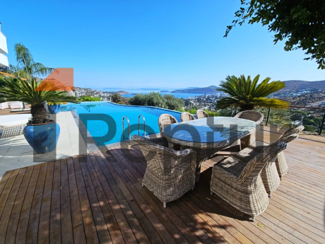 THREE-STOREY PRIVATE HOUSE WITH PANORAMIC SEA VIEW