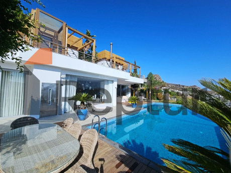 THREE-STOREY PRIVATE HOUSE WITH PANORAMIC SEA VIEW