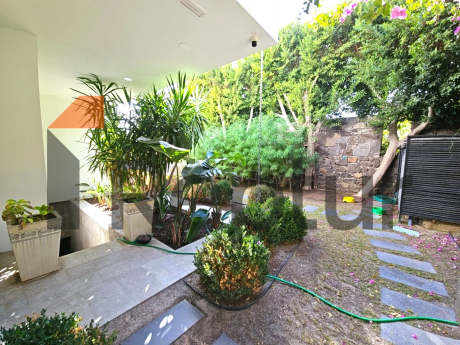 THREE-STOREY PRIVATE HOUSE WITH PANORAMIC SEA VIEW