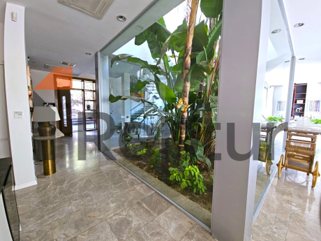 THREE-STOREY PRIVATE HOUSE WITH PANORAMIC SEA VIEW