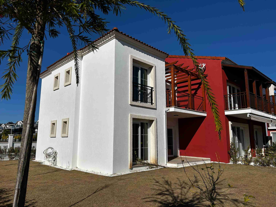 Three-room apartment from the developer in the new residence in Fethiye for sale